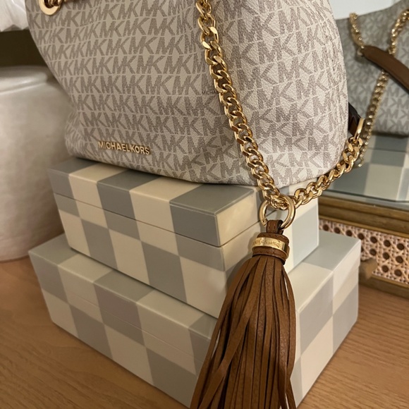 Michael kors small gold chain handbag - Picture 2 of 9